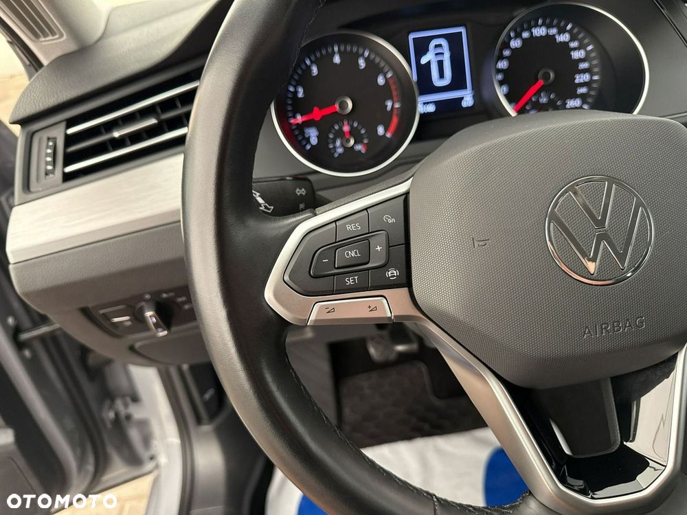Volkswagen Passat - 25