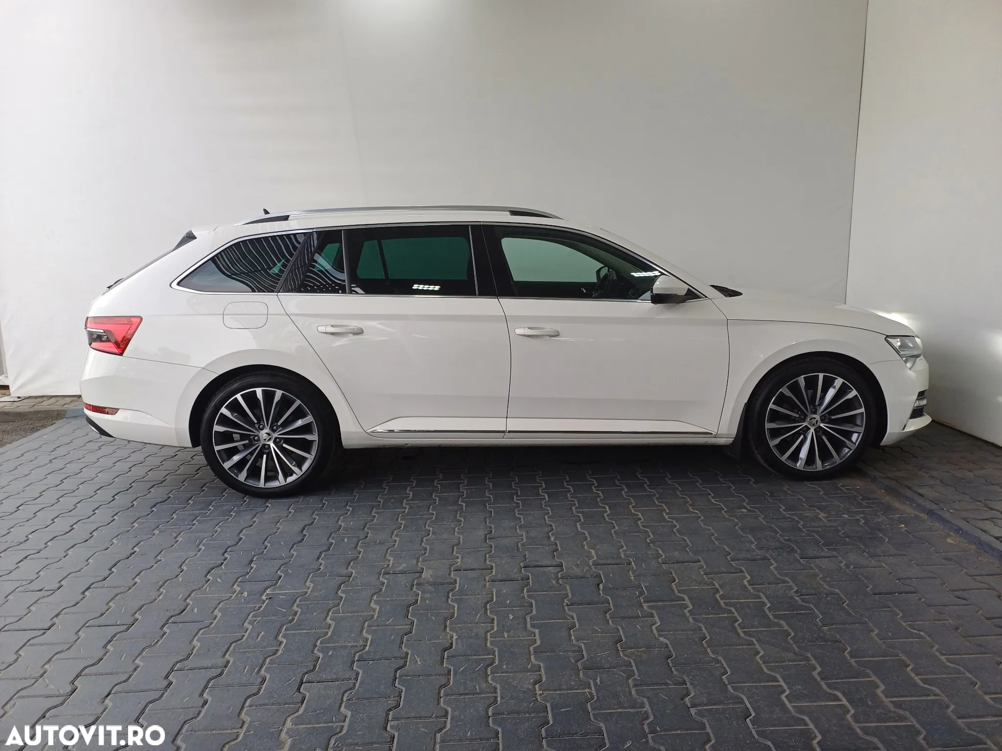 Skoda Superb Combi 2.0 TDI 4X4 DSG Laurin & Klement - 40