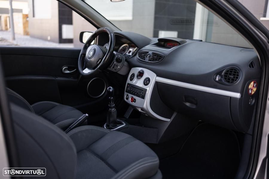 Renault Clio 2.0 16V Sport - 37