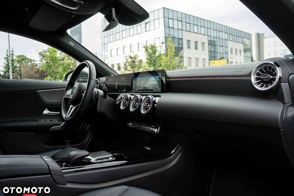 Mercedes-Benz CLA 180 Progressive 7G-DCT - 16