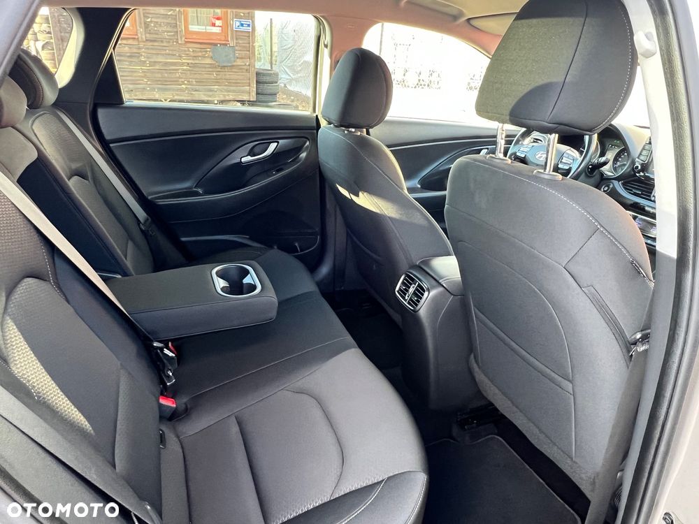 Hyundai i30 1.6 D Premiere Luxury DCT - 11