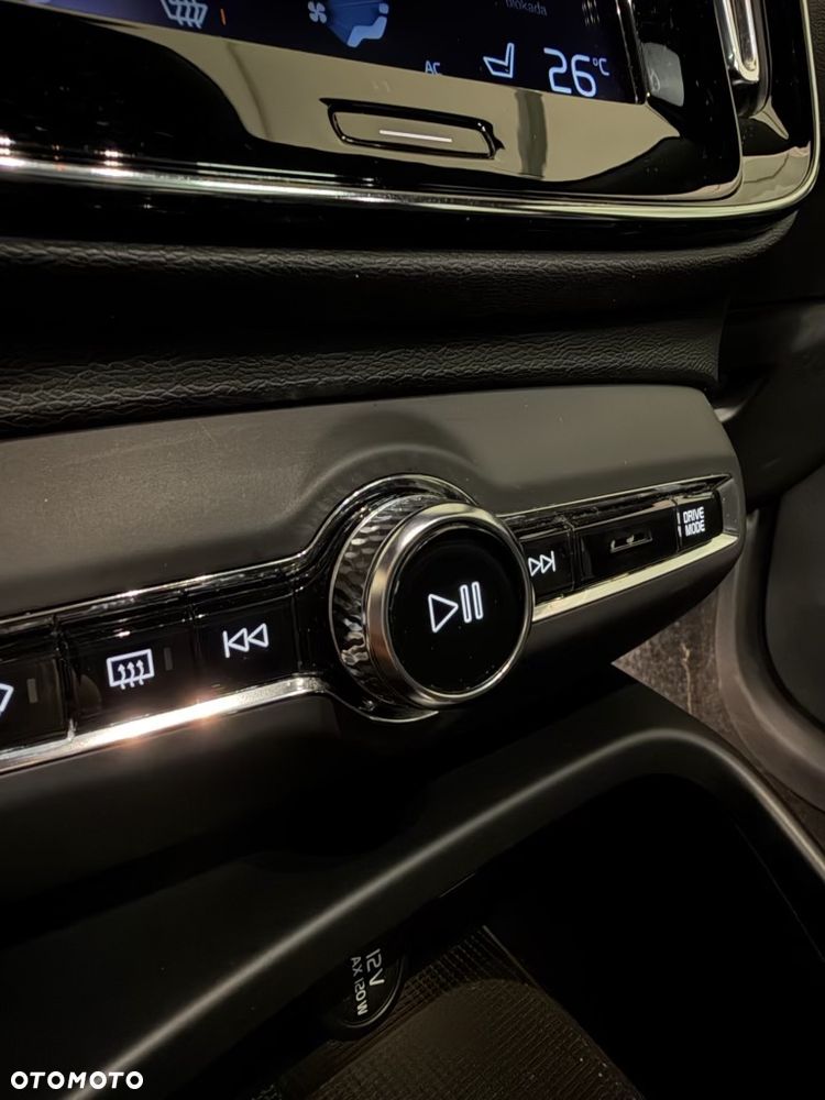 Volvo XC 40 D4 AWD R-Design (Intro Edition) - 27