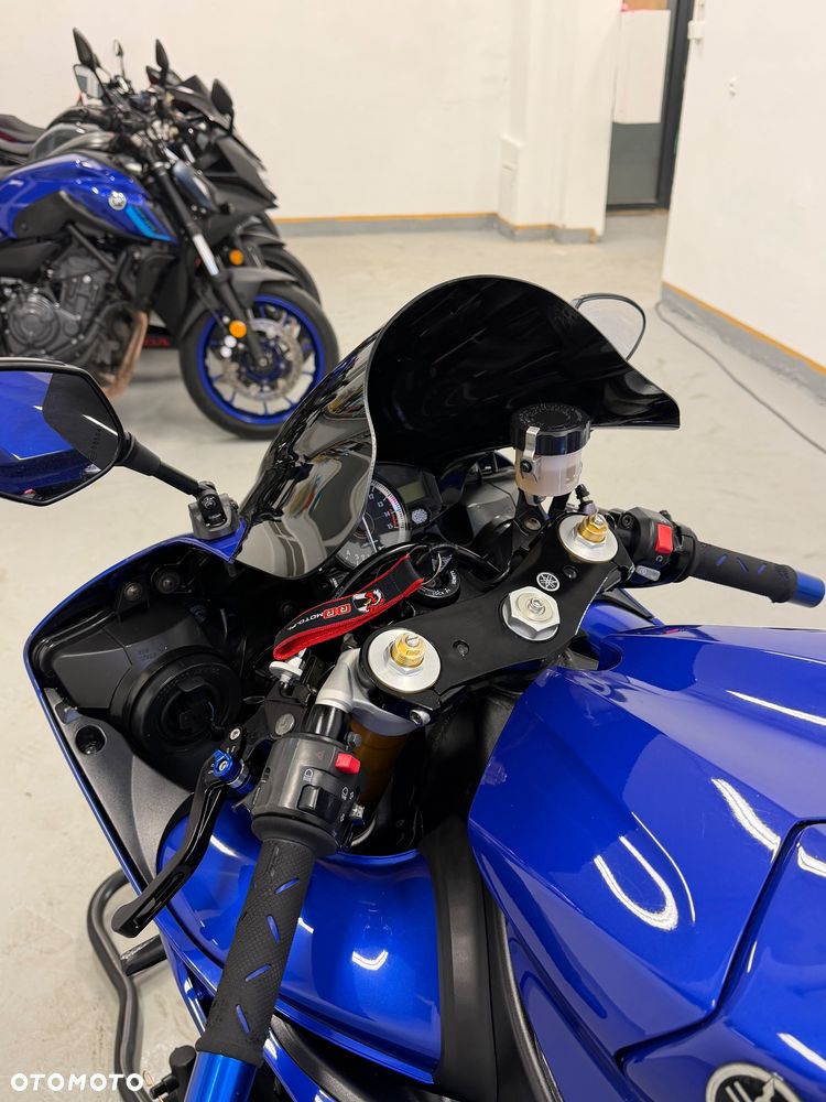 Yamaha R1 - 24