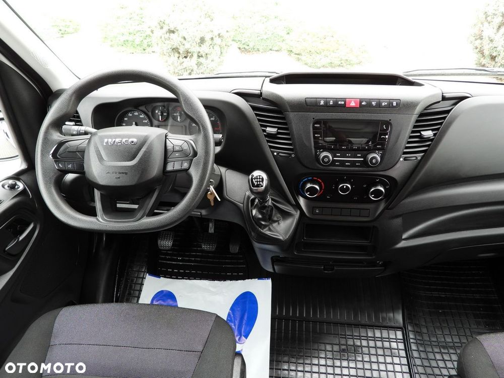 Iveco DAILY 35C16 WYWROTKA PODWÓJNA KABINA DOKA 6 MIEJSC TEMPOMAT BLIŹNIACZE KOŁA KLIMATYZACJA  160KM - 33