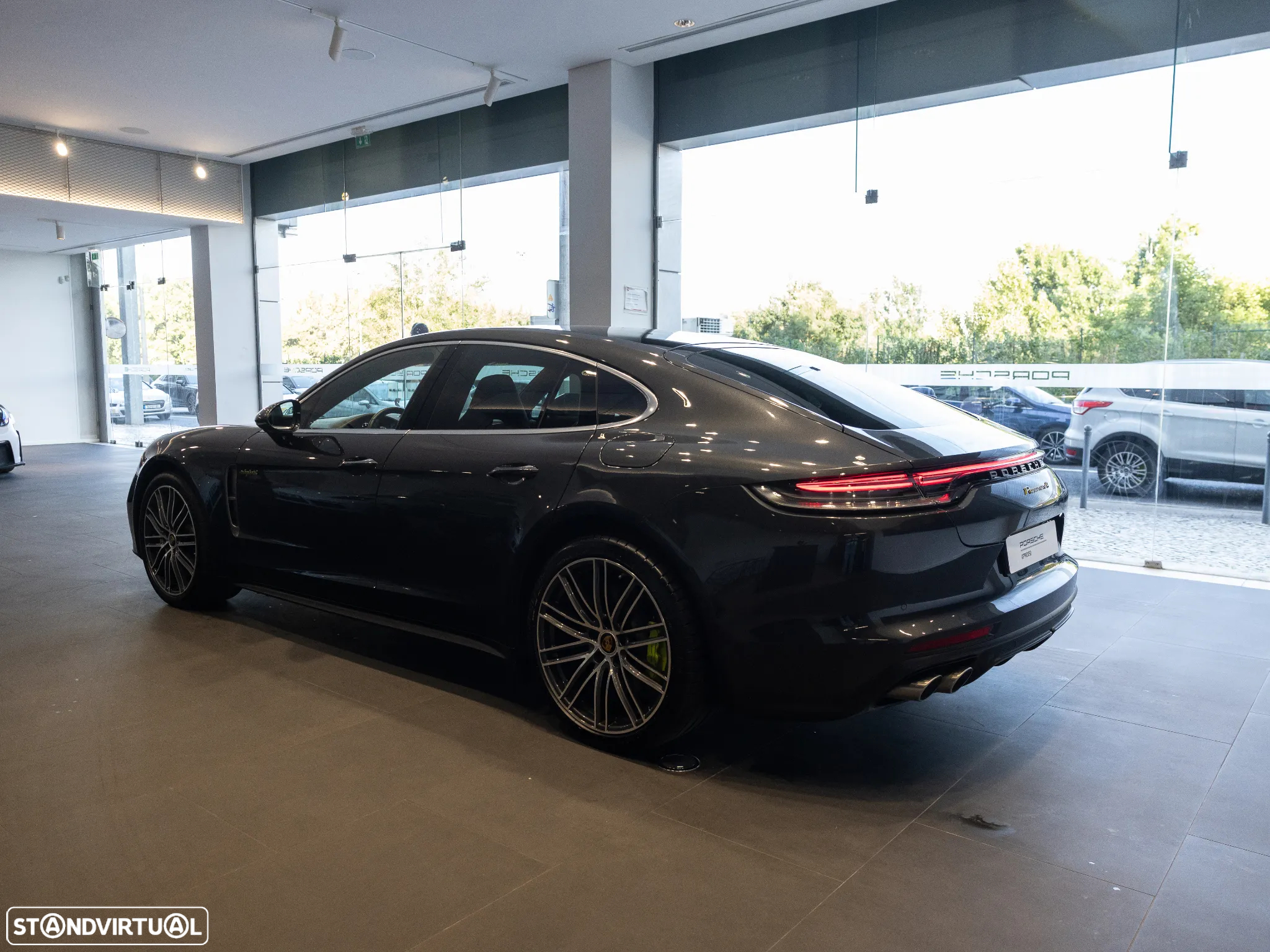 Porsche Panamera 4 E-Hybrid Platinum Edition - 4
