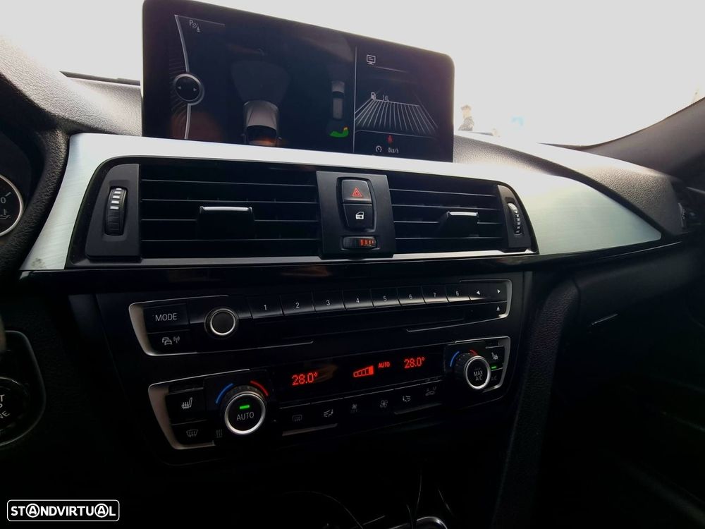 BMW 320 d Touring Pack M - 24