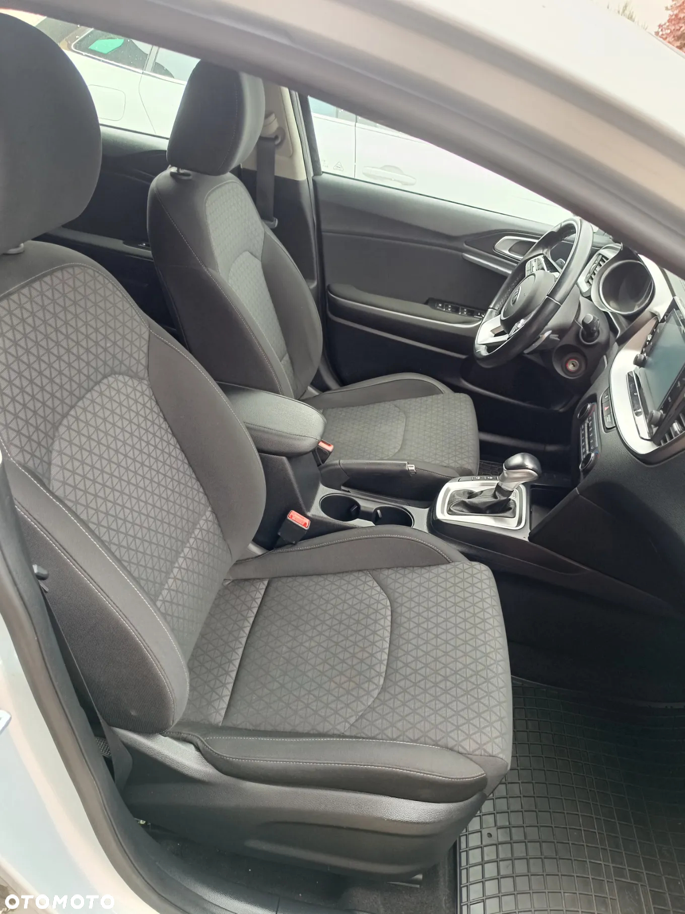Kia Ceed 1.6 CRDi SCR M DCT - 9
