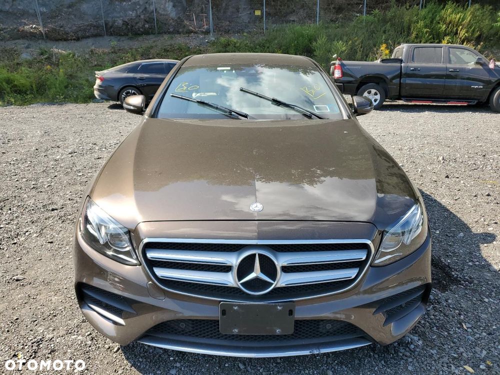 Mercedes-Benz Klasa E 300 9G-TRONIC Exclusive - 5