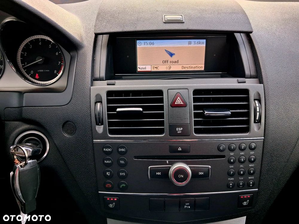 Mercedes-Benz Klasa C 180 CGI Automatik BlueEFFICIENCY Elegance - 24