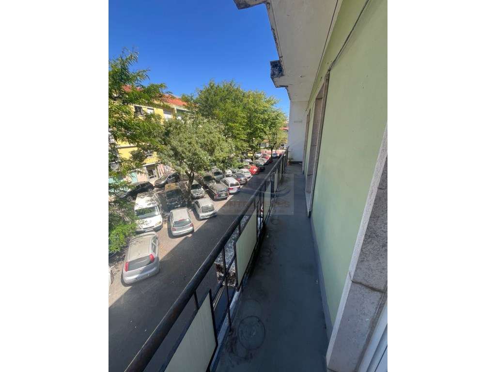 Ótimo T3 Com Generosas Varandas, em Zona Central, Calma e Residencial - Grande imagem: 2/13