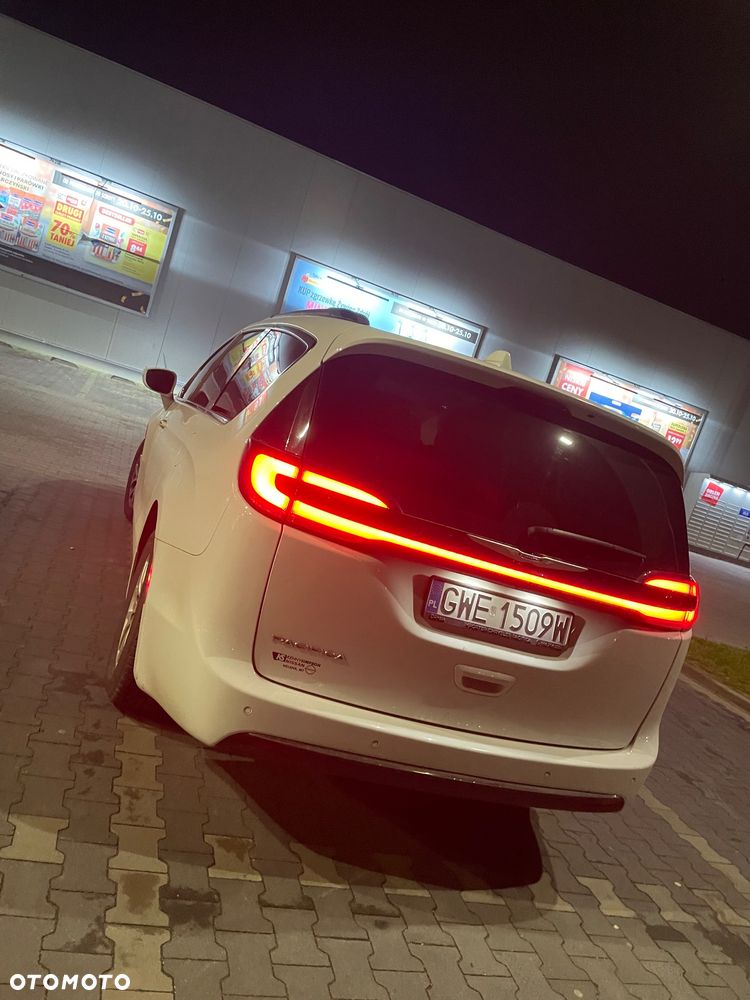 Chrysler Pacifica - 22
