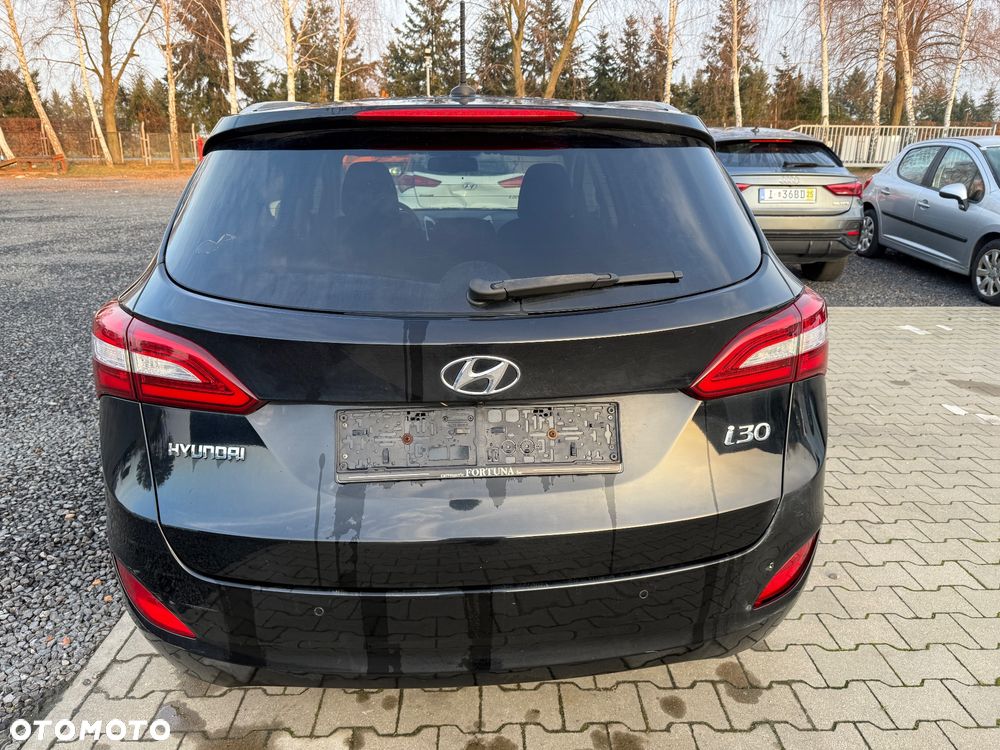 Hyundai i30 1.6 CRDi Fifa World Cup Edition - 6