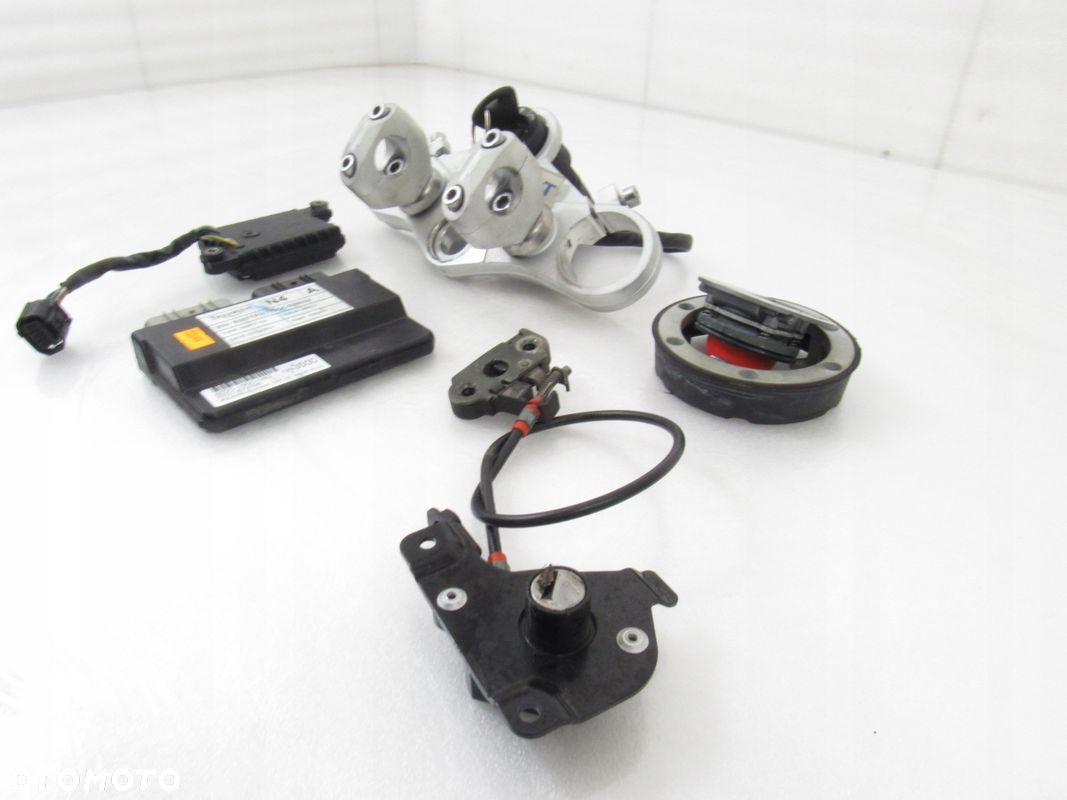 Stacyjka komplet / zestaw immo Triumph Speed Triple 1050, 12r ABS - 2