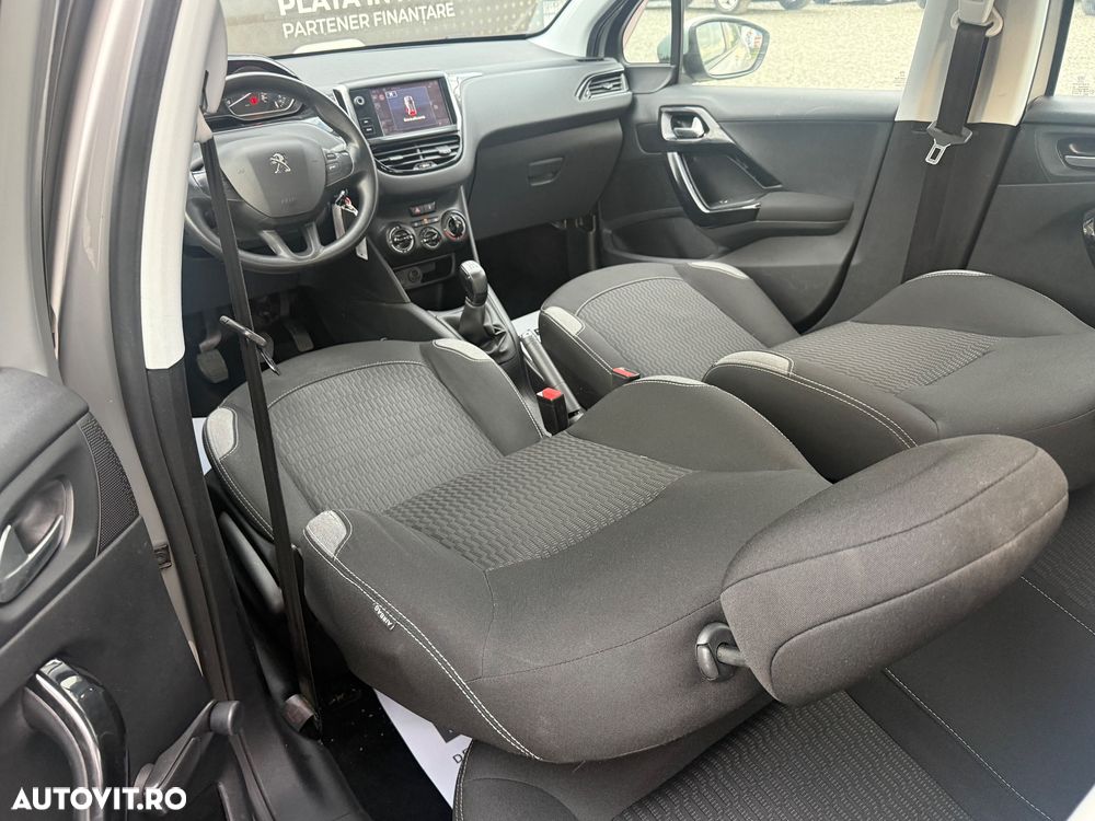 Peugeot 208 PureTech 82 Start & Stop Style - 26