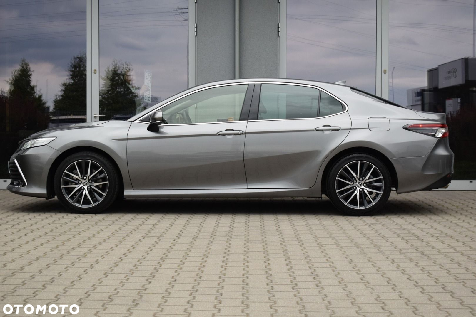 Toyota Camry - 5