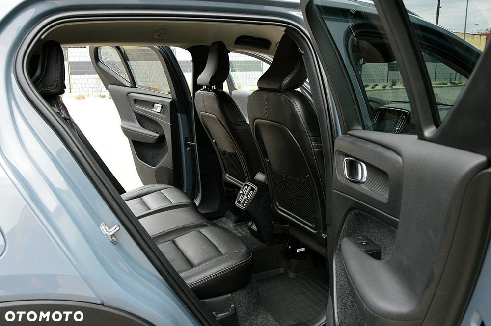 Volvo XC 40 T3 Momentum Pro - 28