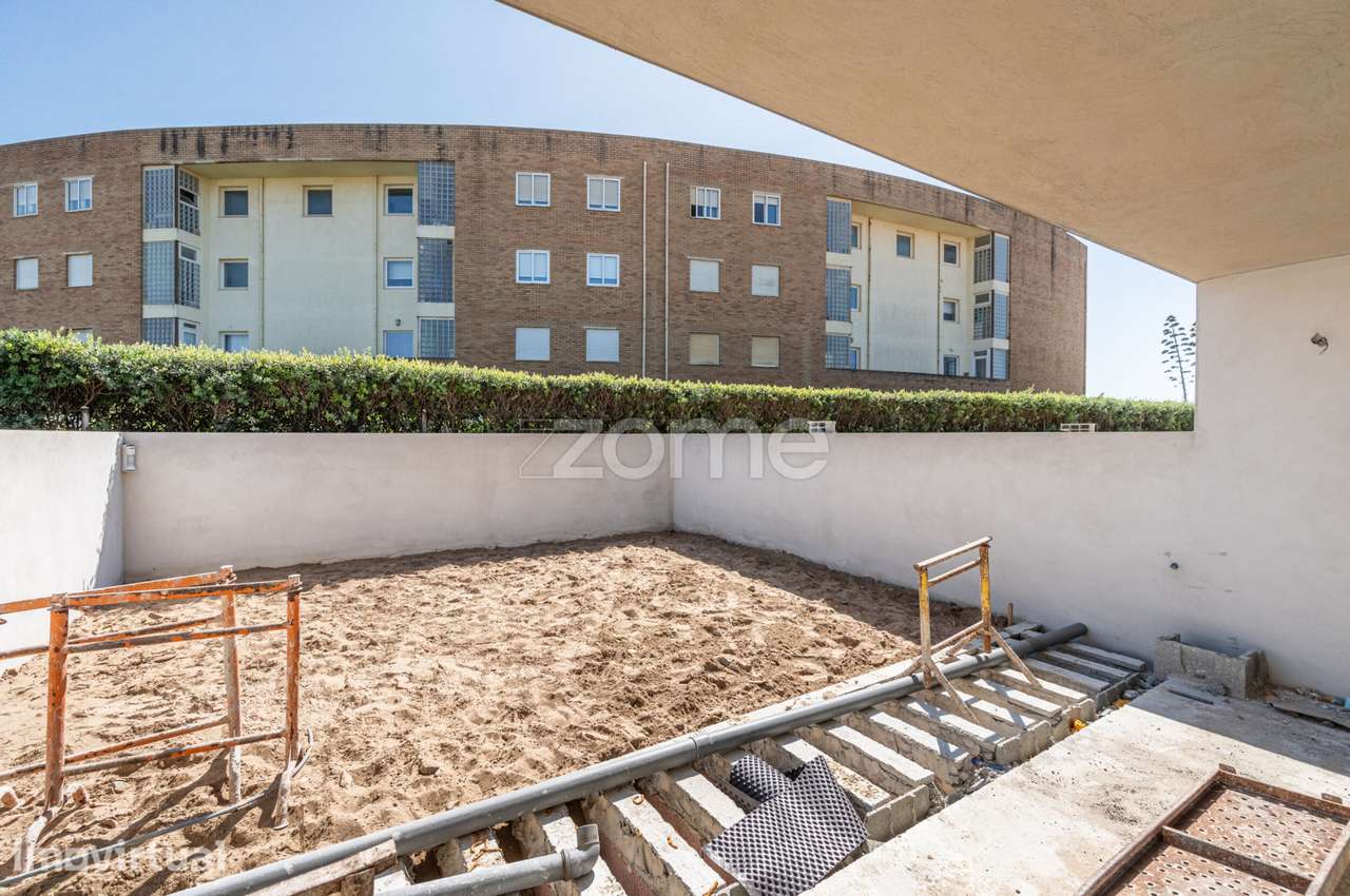 Moradia T4 nova a poucos passos da praia de Esmoriz | Jardim e Garagem - Grande imagem: 4/34