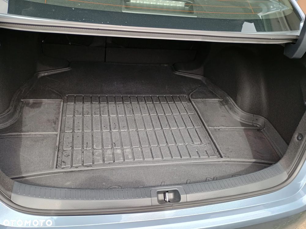 Toyota Corolla 1.8 Hybrid Comfort - 16