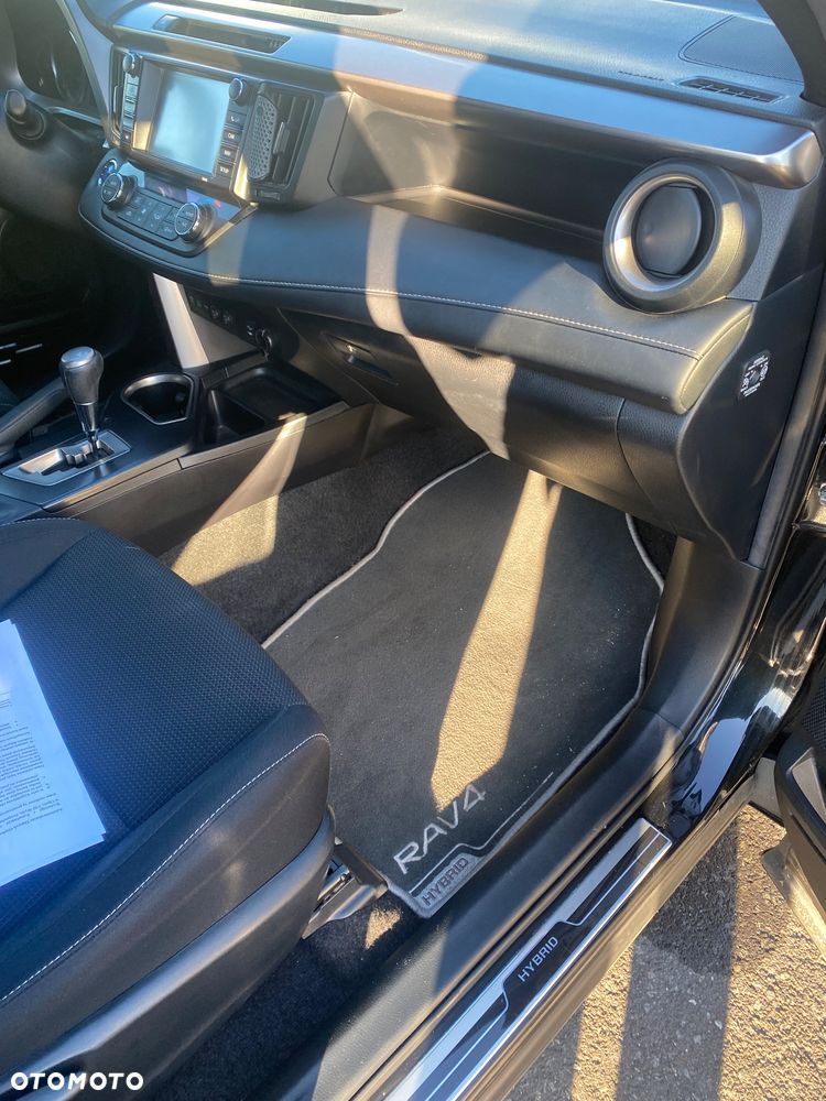 Toyota RAV4 Hybrid Premium 4x2 - 11