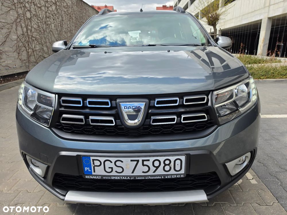 Dacia Logan TCe 90 S&S Stepway Celebration - 2