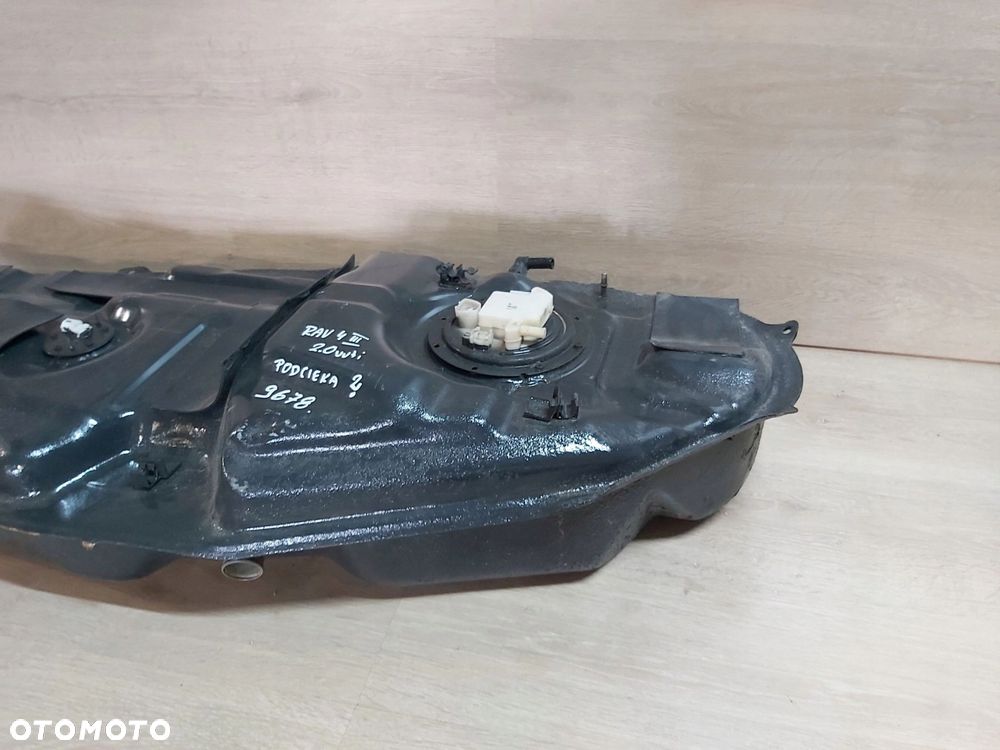 Toyota Rav4 III zbiornik bak paliwa 2,0 vvti - 2