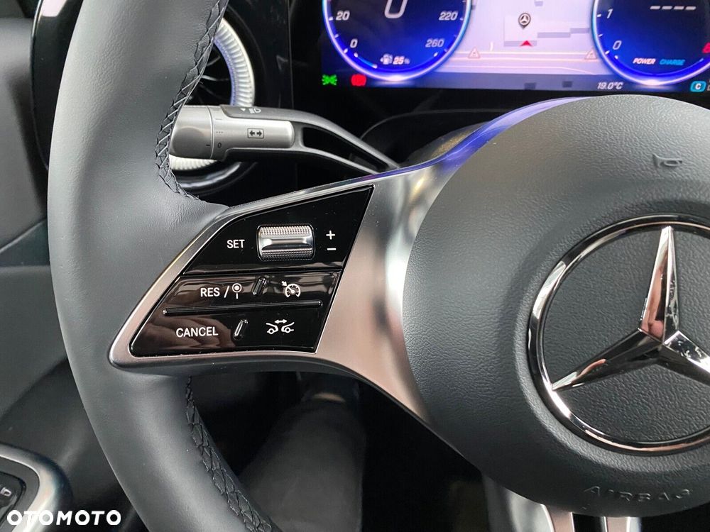 Mercedes-Benz CLA - 12