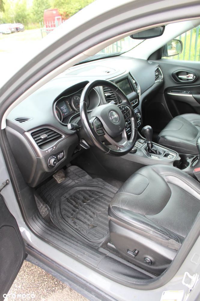 Jeep Cherokee - 12