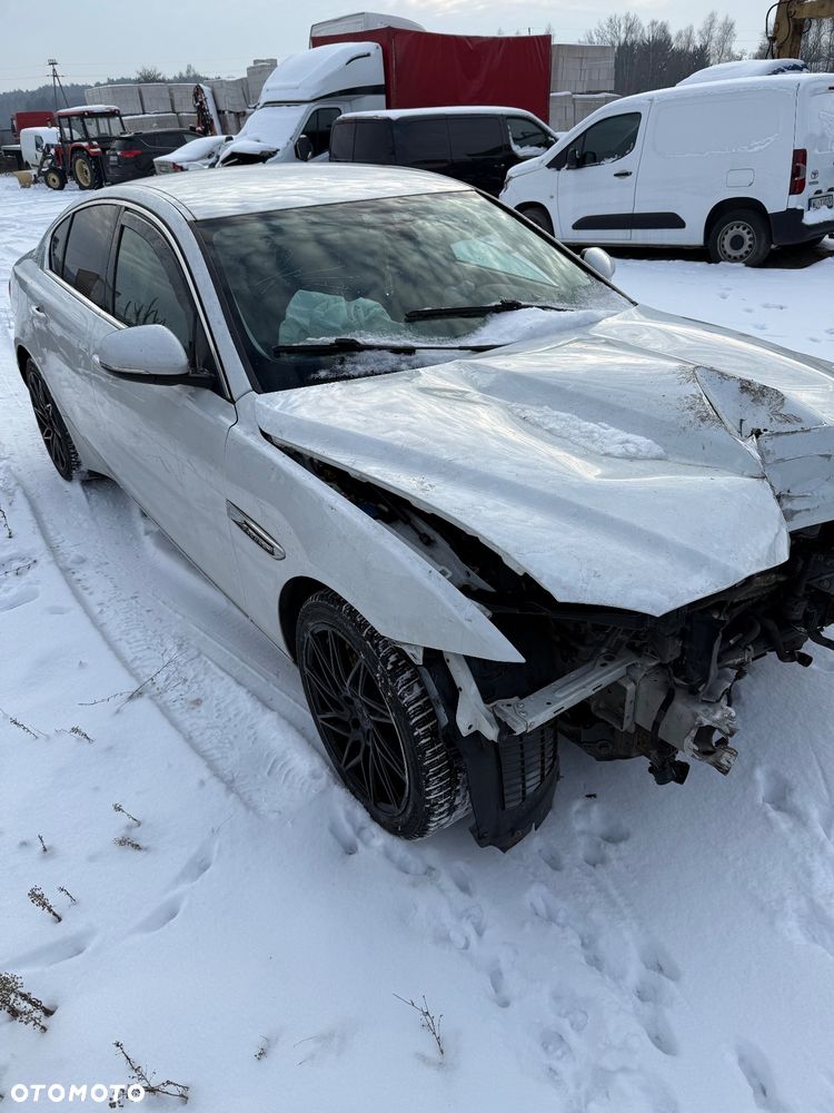 Jaguar XE 2.0 D Prestige - 4