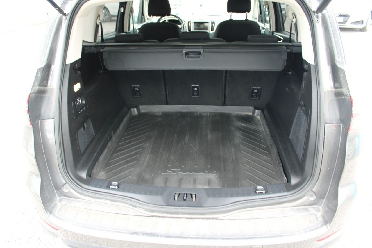 Ford S-Max - 11