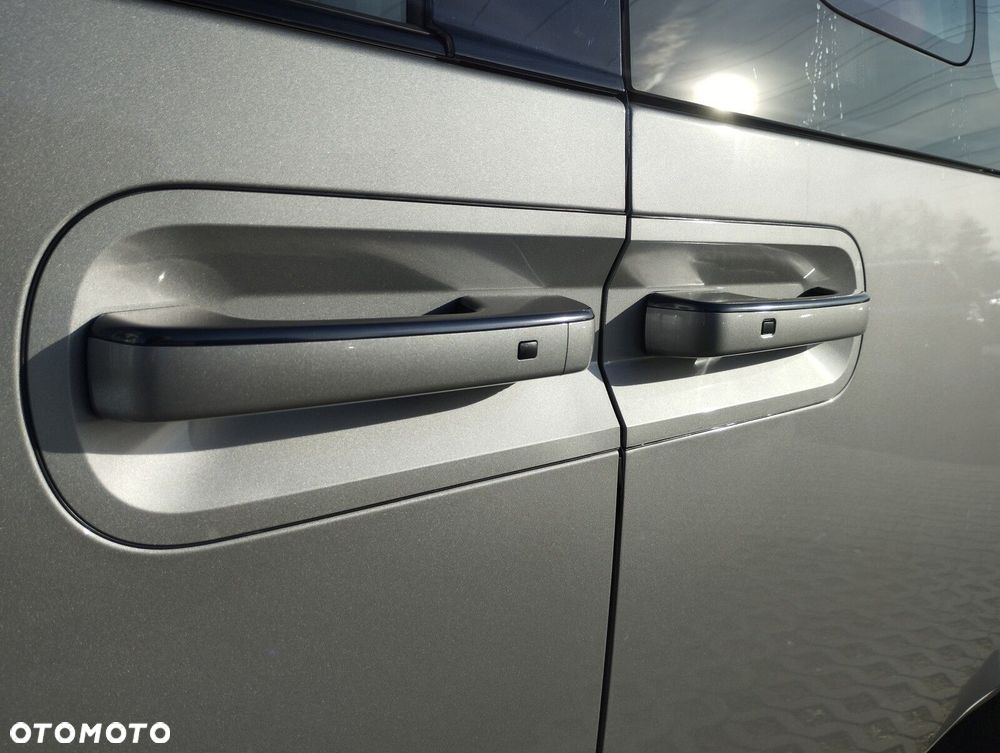 Hyundai Staria 1.6 T-GDI HEV Luxury - 36