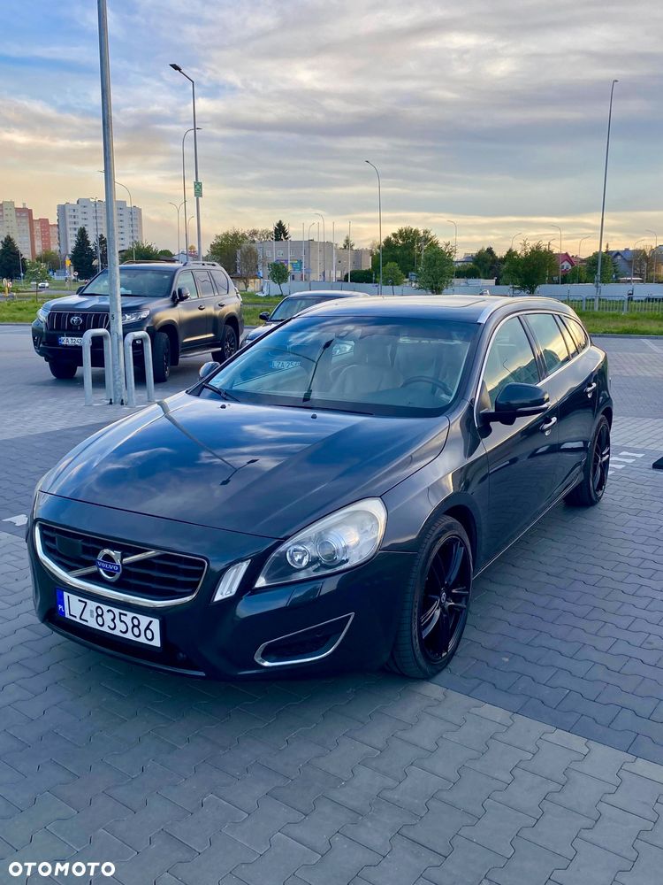 Volvo V60 D5 AWD Summum - 9