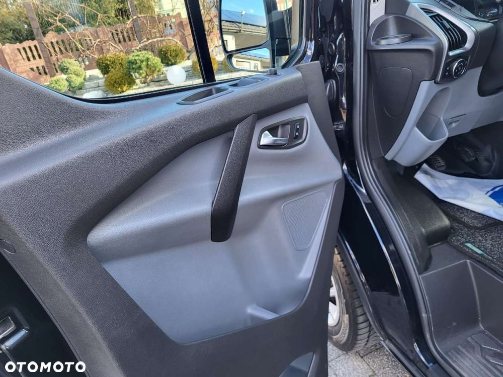 Ford Tourneo Custom - 28