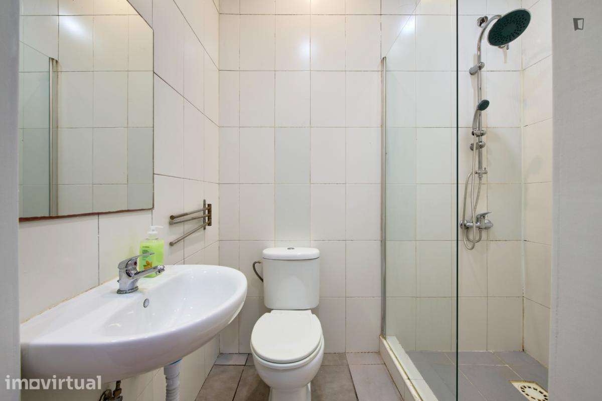 Quarto - localizado em Alameda Lisbon - Grande imagem: 4/50