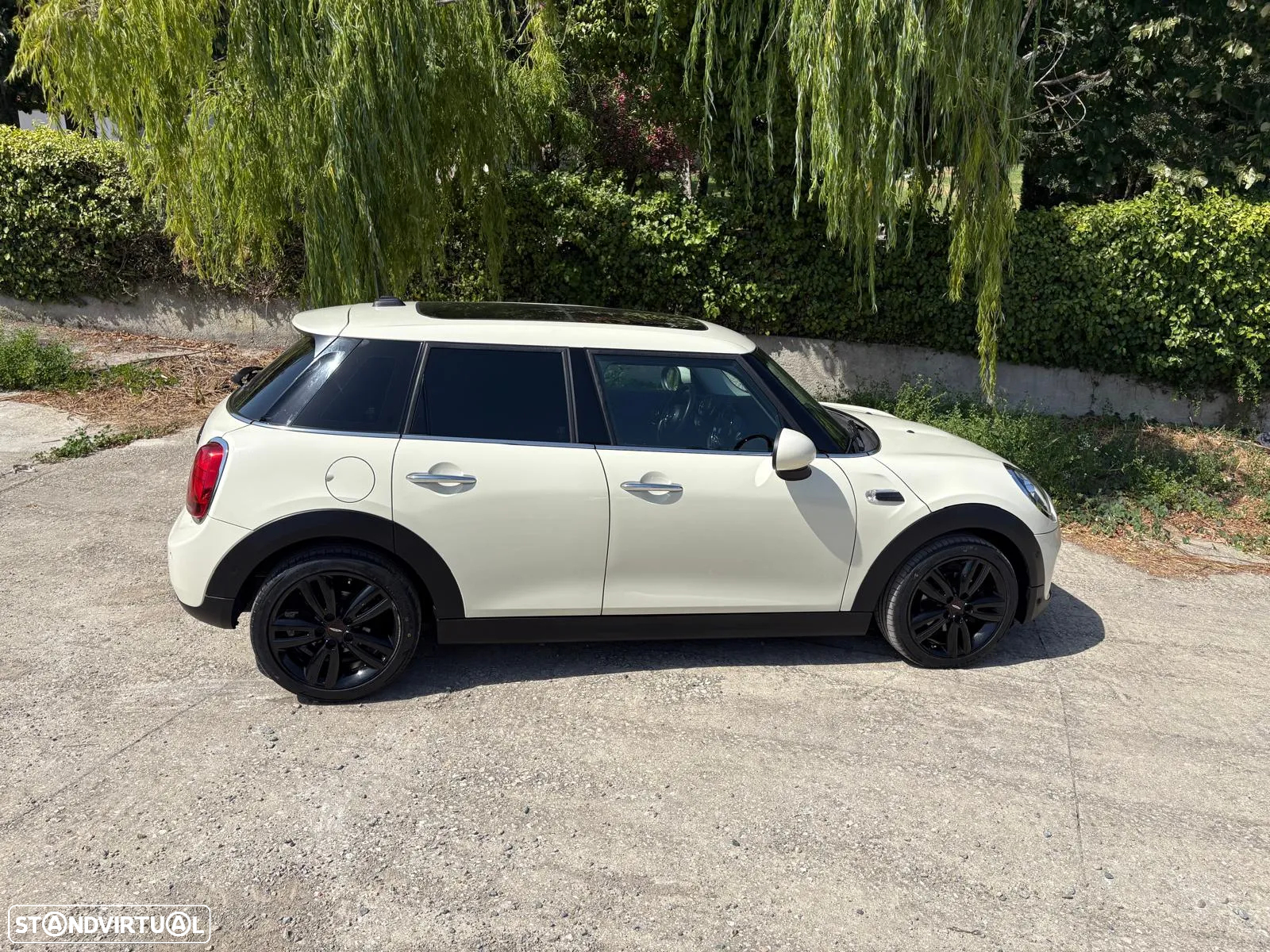 MINI 5 Portas Cooper D Aut. - 53