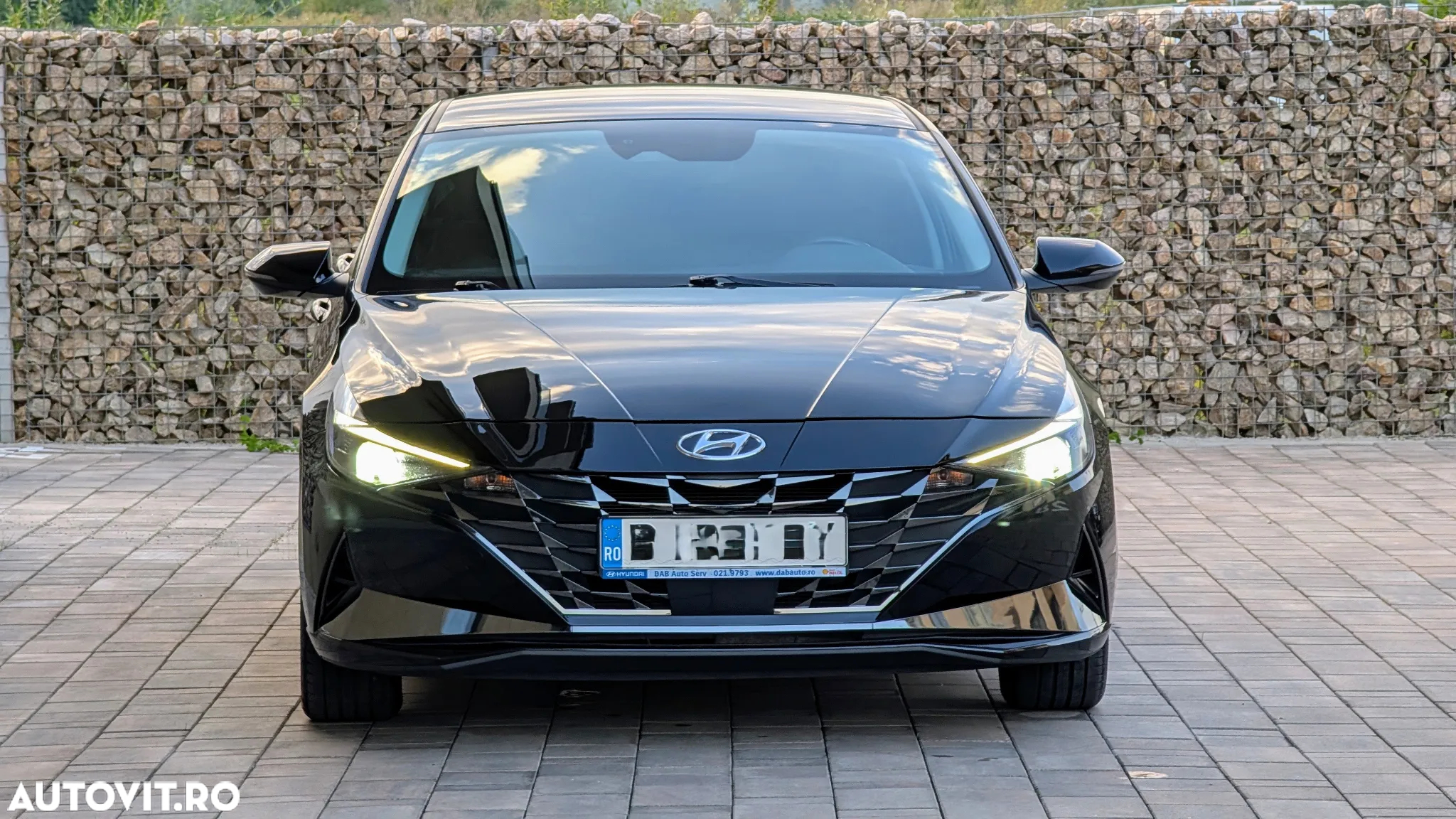 Hyundai Elantra - 8