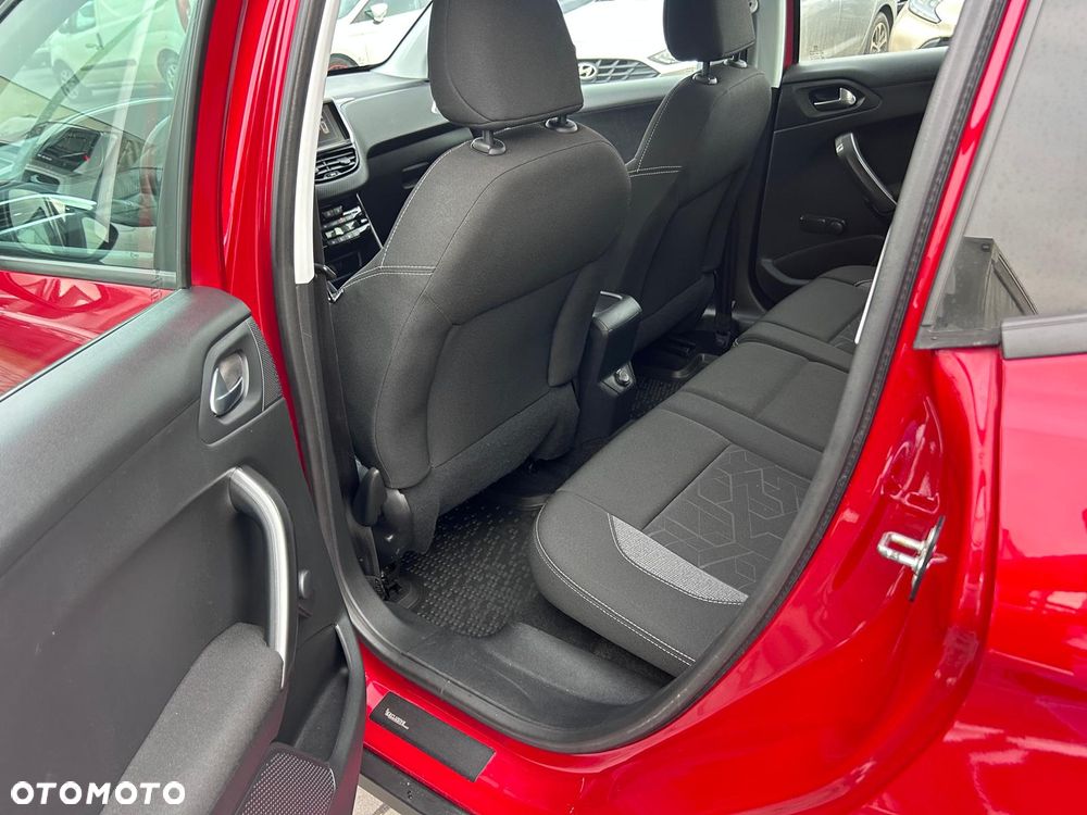 Peugeot 2008 1.2 Pure Tech Style - 16