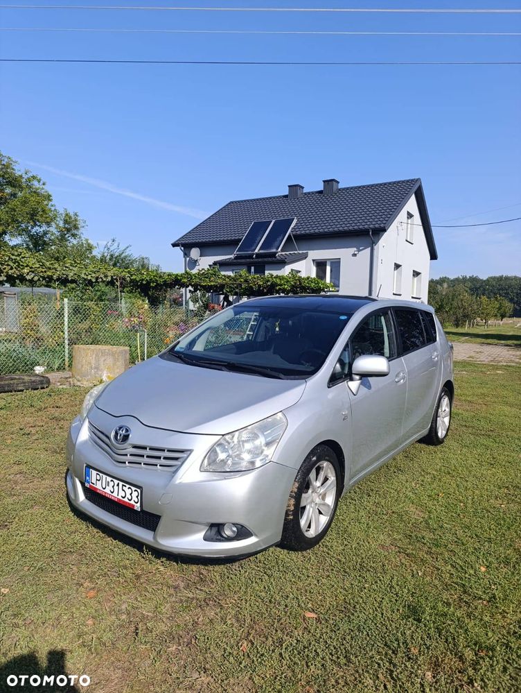 Toyota Verso 2010 photo 2