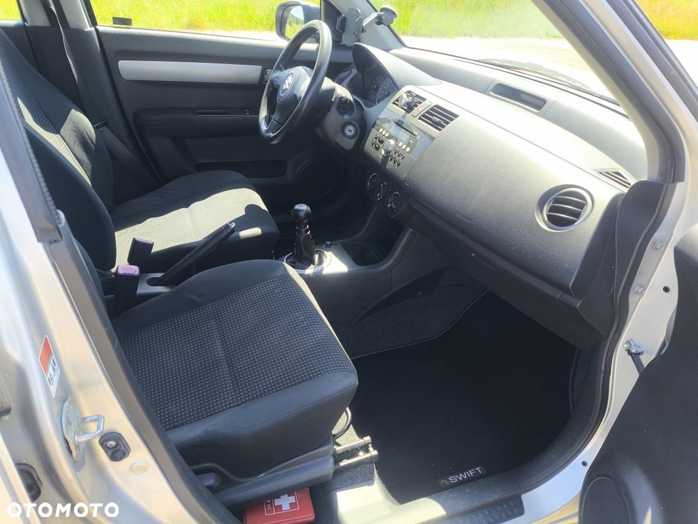 Suzuki Swift - 8