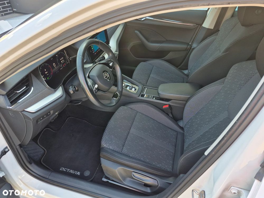 Skoda Octavia 1.5 TSI ACT Style DSG - 5