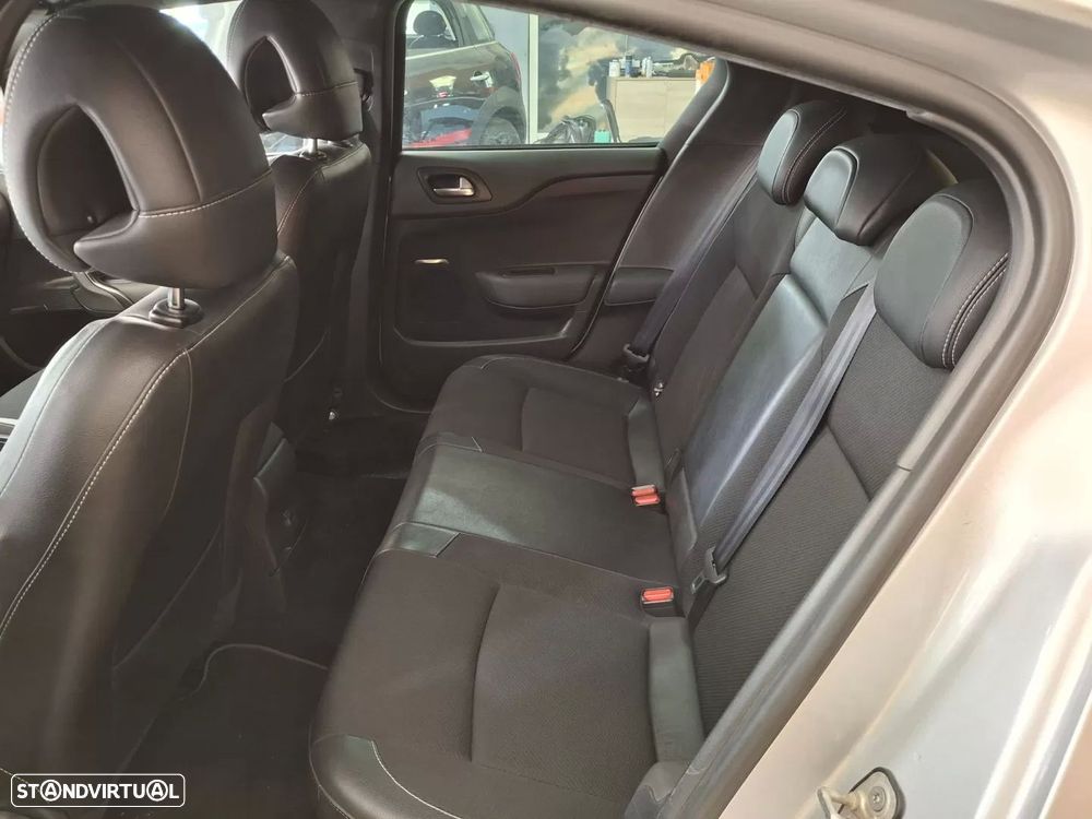 Citroën DS4 1.6 HDi So Chic - 20