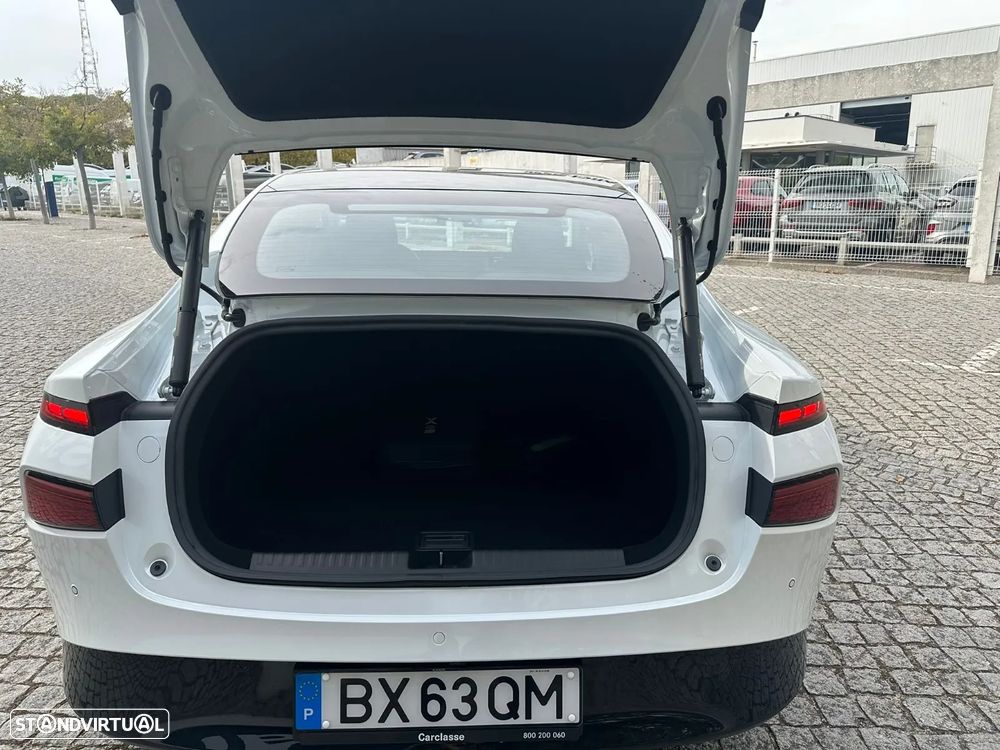 Xpeng P7i 86.2 kWh Long Range - 10