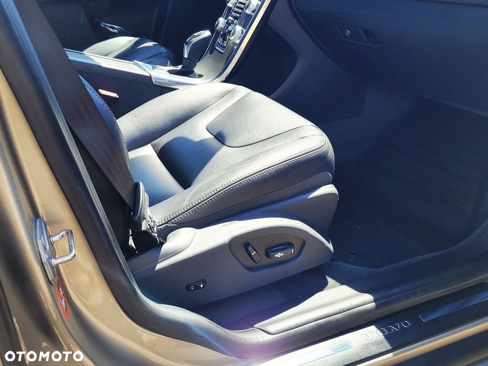 Volvo XC 60 T5 R-Design Momentum - 19