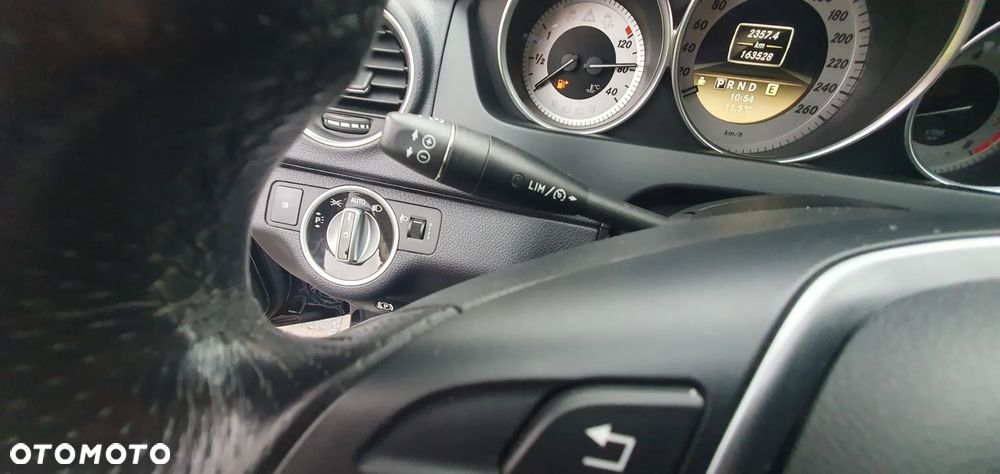 Mercedes-Benz Klasa C 180 CGI Automatik BlueEFFICIENCY Avantgarde - 24