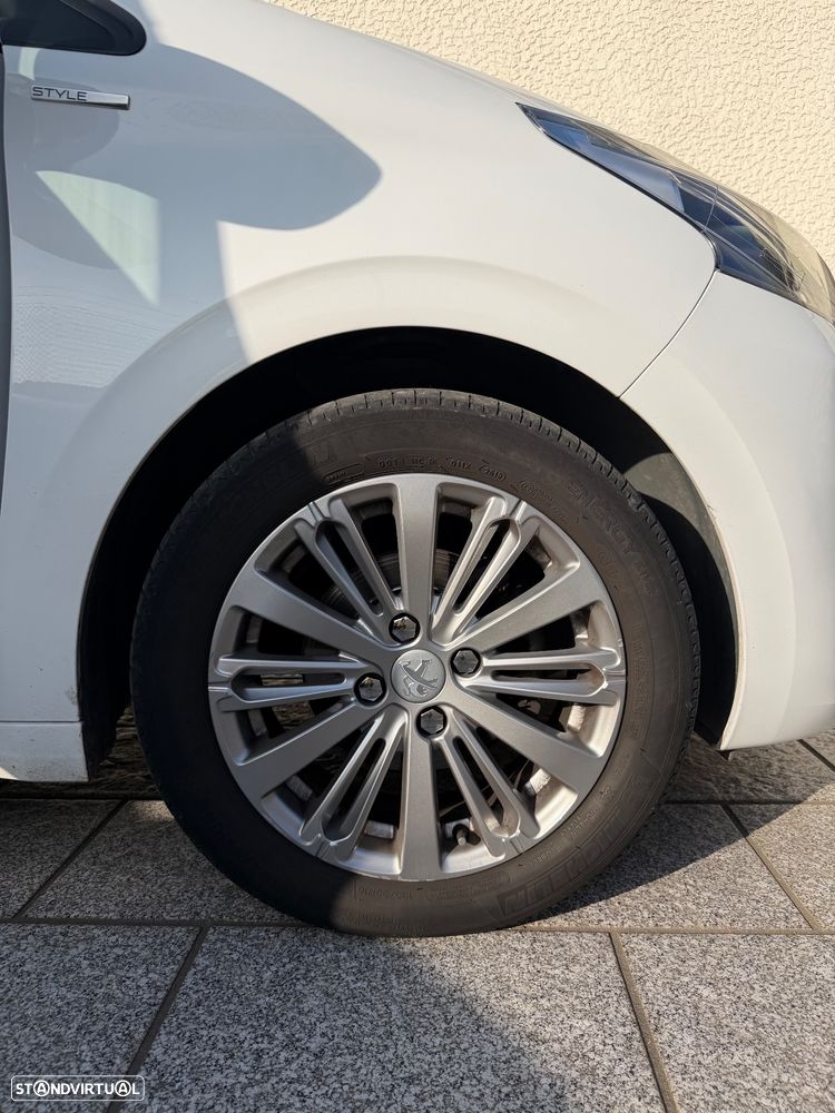 Peugeot 208 1.2 PureTech Style - 9