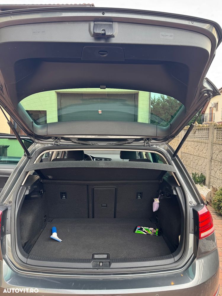 Volkswagen Golf - 12