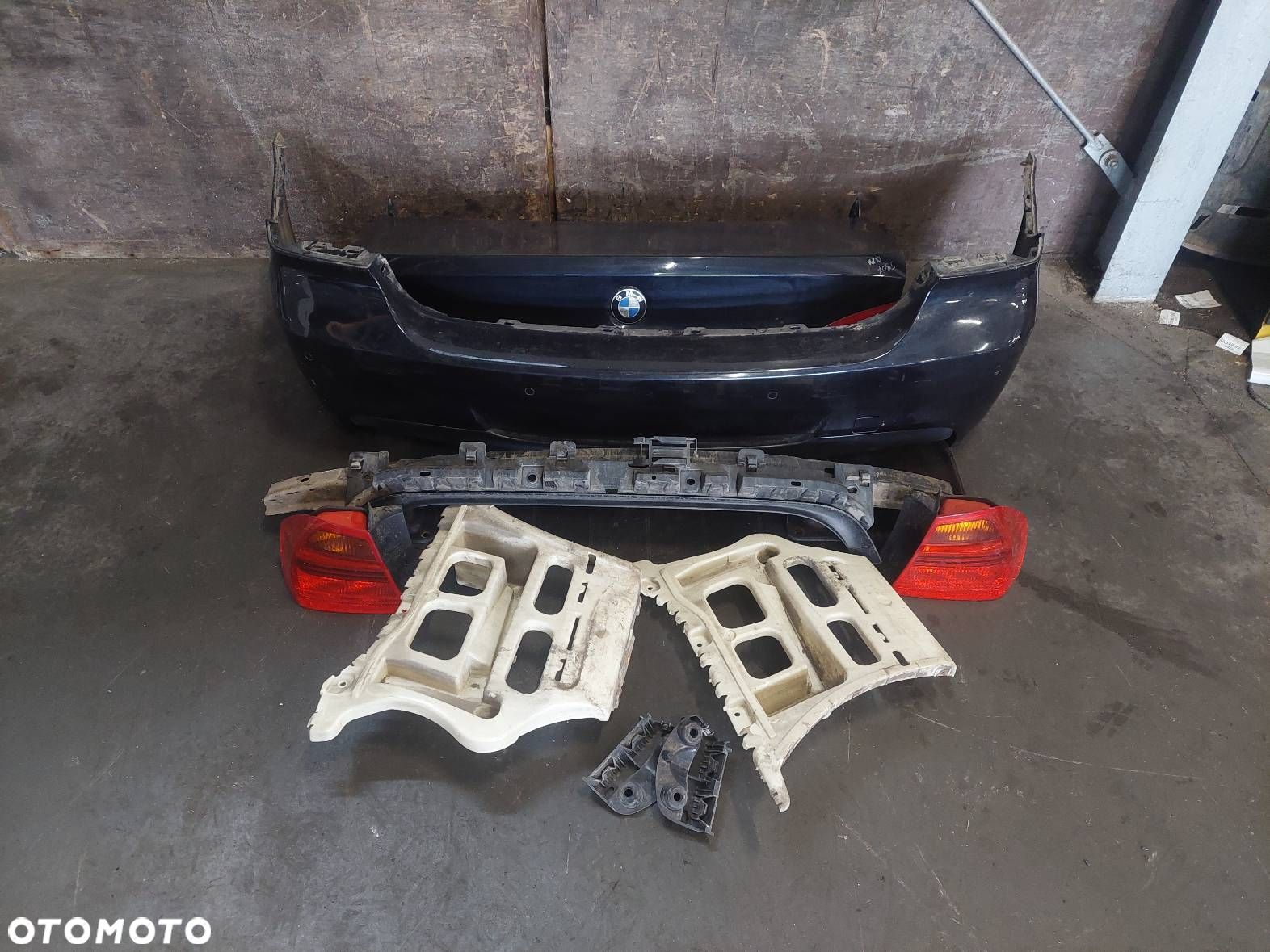 KOMPLETNY TYŁ KLAPA BAGAŻNIKA ZDERZAK TYŁ LAMPY BMW E90 416/9 - 1
