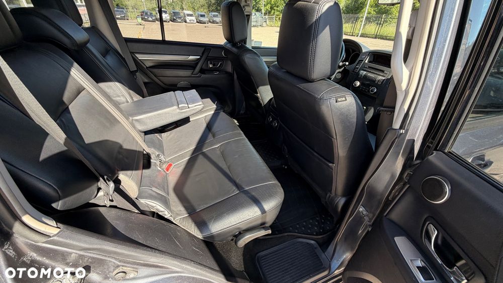 Mitsubishi Pajero 3.8 V6 Instyle - 23