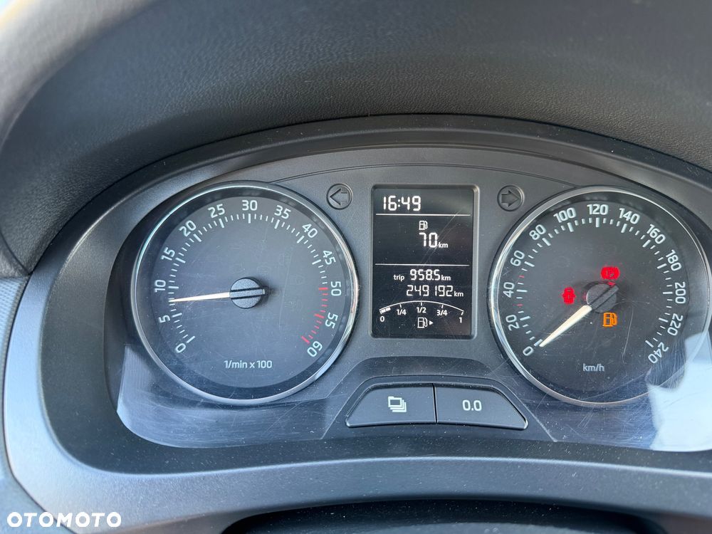 Skoda RAPID 1.6 TDI DPF Edition - 9