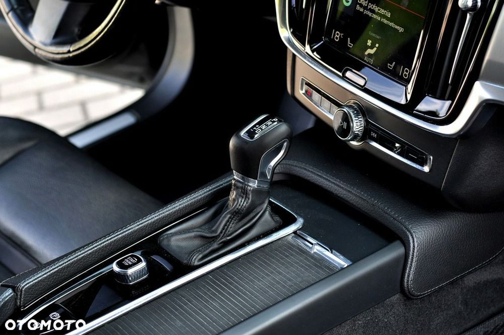 Volvo V90 D3 Momentum Pro - 27