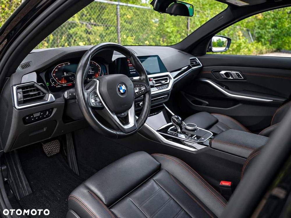 BMW Seria 3 330i xDrive M Sport - 11